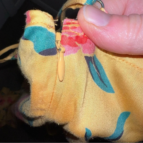 Billabong Yellow Floral Jumpsuit Boho Festival Whimsical Sleeveless Size Medium - Picture 13 of 17